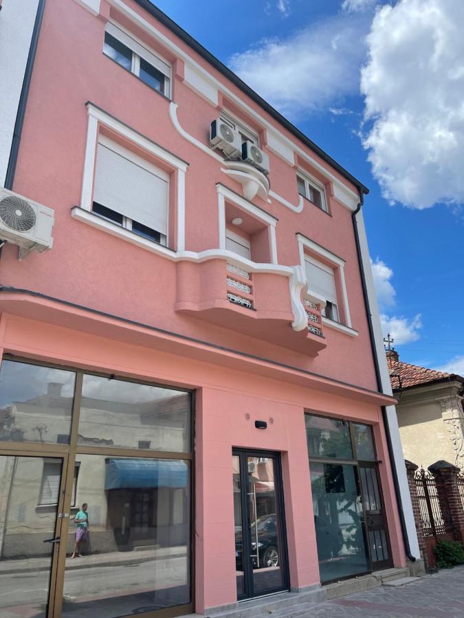 Pink House Apartments Jagodina Exteriör bild