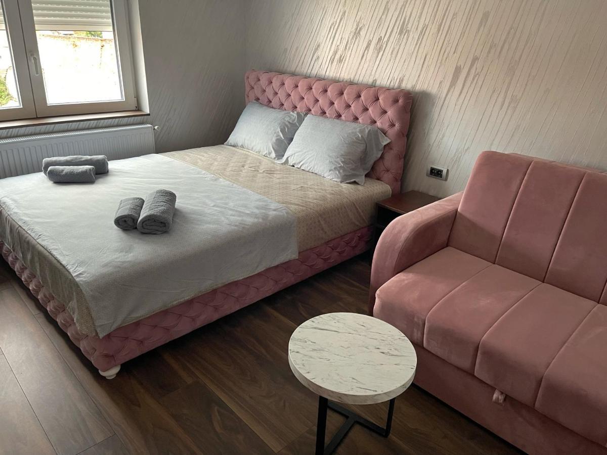 Pink House Apartments Jagodina Exteriör bild