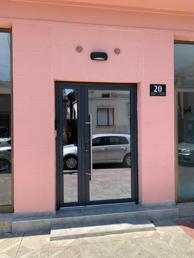 Pink House Apartments Jagodina Exteriör bild